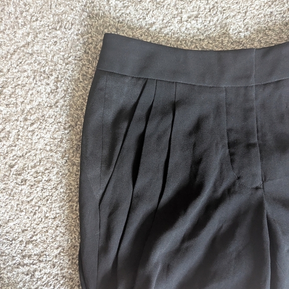 Wilfred Pleated HR shorts - Picture 8 of 9